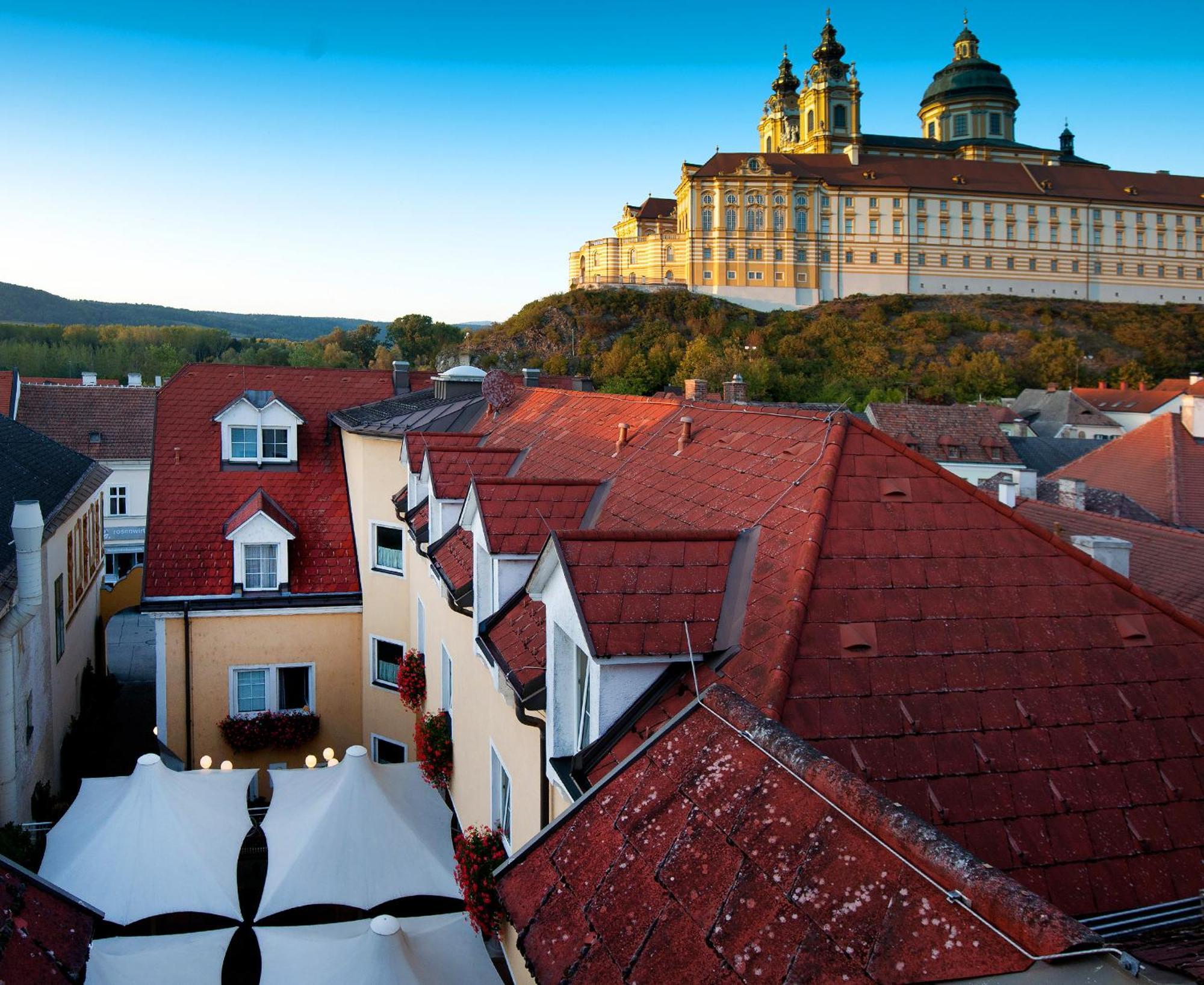 Hotel Restaurant Zur Post Melk Exteriör bild