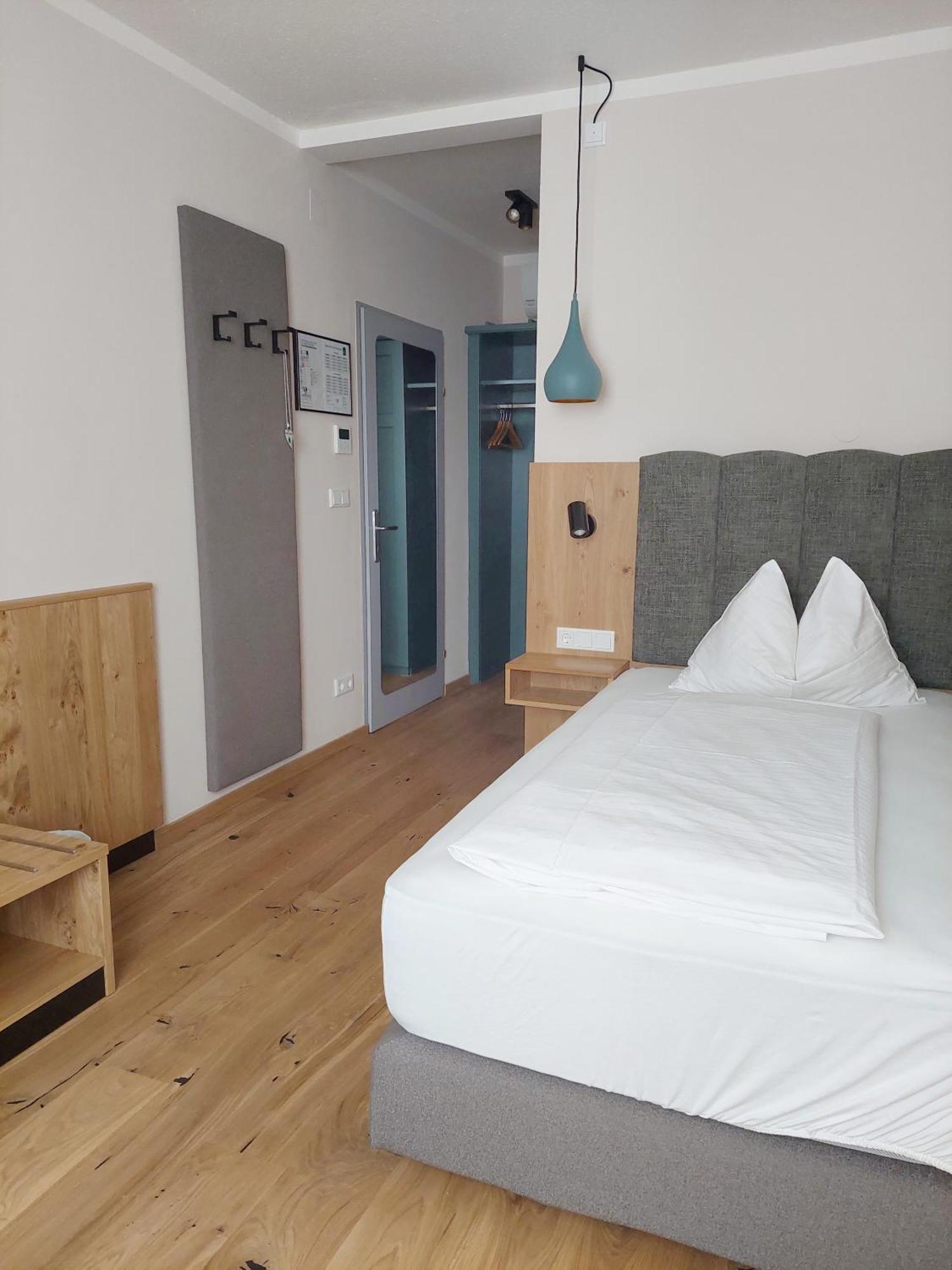 Hotel Restaurant Zur Post Melk Exteriör bild