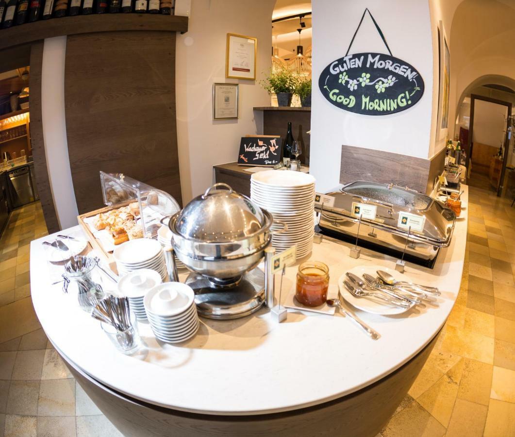 Hotel Restaurant Zur Post Melk Exteriör bild